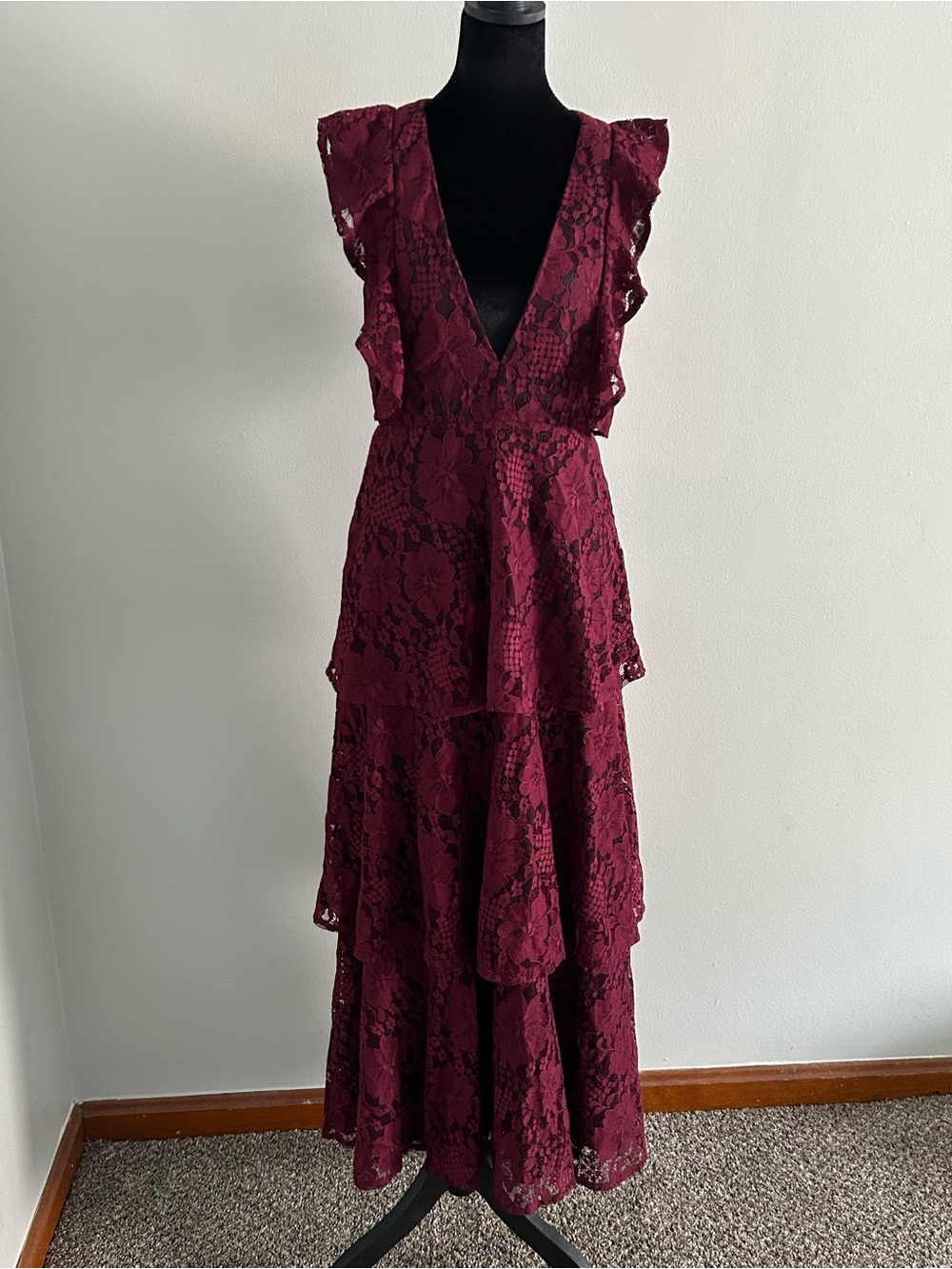 Lulus Molinetto Burgundy Lace Ruffled Tiered Sleeveless Maxi Dress Size S